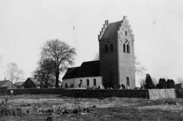 Brøndbyøster Kirke set fra nord ca. 1950