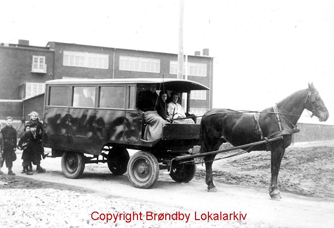 Skolebørn fra Brøndby Strand køres til skole i Brøndbyvester