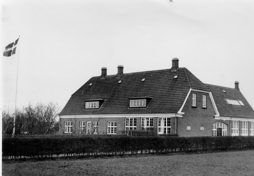 Brøndbyvesters nybyggede landsbyskole - 1916