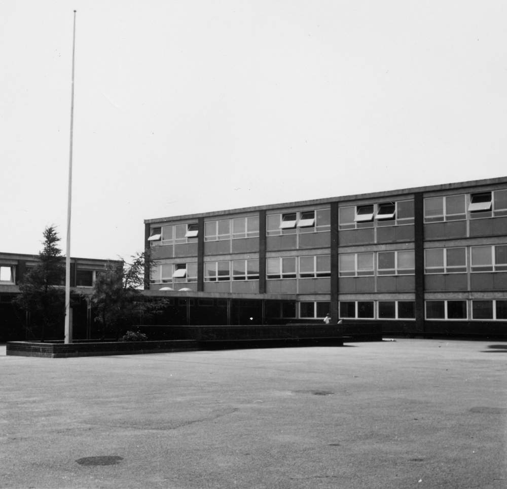 Den nye Centralskole i Brøndbyvester - opført 1950