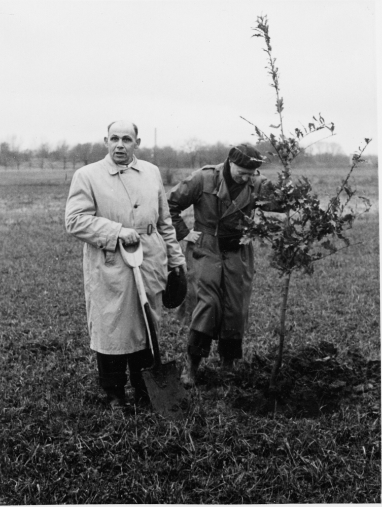Plantning af de første træer - Borgmester Jens Chr. Jensen taler