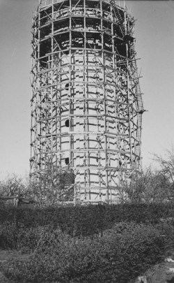 Hvidovre Vandtårn under opførelsen i 1936-37.