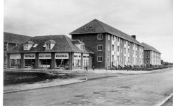 Kirkebjerg Torv - butikker på sydøstlige hjørne 1946