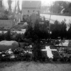 Blomster på frihedskæmpergrave - Brøndbyvester Kirkegård 1946