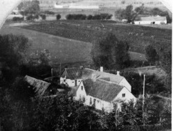 Luftfoto af Mæglergård som lå på samme sted som Nissekroen - nedrevet i 1960´erne