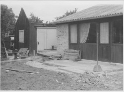 Helårshus er færdigt, sommerhus under nedrivning 1962 - Hedegårds Allé 30