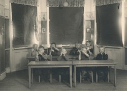 Ester Bonavents børnehave var Hvidovres første børnehave og lå på det der i dag hedder Hvidovre Torv 5, 1915.