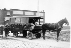 Skolebørn fra Brøndby Strand transporteres pr. hestevogn