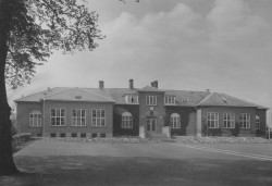 Kommunekontoret på hjørnet af Bytoften og Hvidovregade 24, hvor der også har været skole og politistation, 1939.