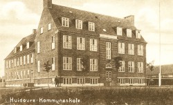 Sønderkærskolen åbnede under navnet Hvidovre Kommuneskole i 1924.