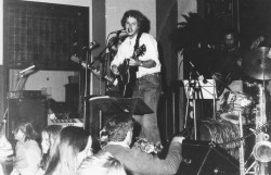 Søren Krag Jacobsen spiller til byfesten på Risbjerggaard, 1977.