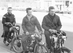Tre unge knallertkørere, 1962.