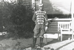 Karl Erik Schou i sin uniform, ca. 1940.