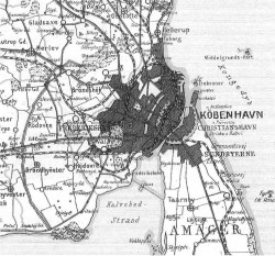 København var endnu omkring 1920 en afgrænset by. De udstrakte sommerhusområder i de små nabokommuner rundt om byen blev endnu ikke betragtet som by.
(Danmark i 40 kort, Politiken 1925)
