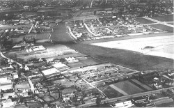 Der er parceller, gårde og gartnerier og masser af åbent land.
Luftfoto 1935 - det er Hvidovregade tv i forgrunden.
(Foto HLA)