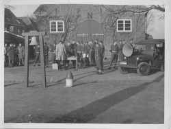 Et nyt batteri modtages i Avedørelejren, 1955.